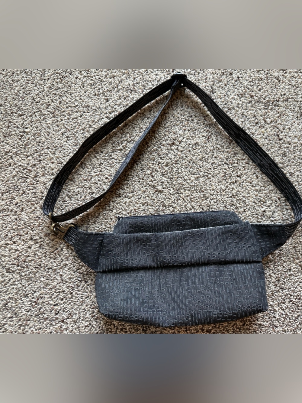Maruca Hip Pocket adjustable Belt Bag  fanny pack with Zipper in textured black